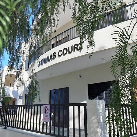 الشقق الفندقية بافوسفي  Athinas Court المظهر الخارجي الصورة